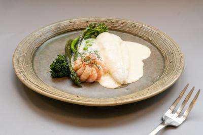 Ovnsbakt rødspettefilet med champagnesaus